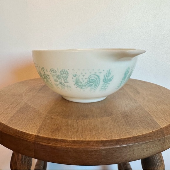 SOLD- Vintage Pyrex 442 Amish  Butterprint Cinderella 1.5 QT White Mixing Bowl - Picture 7 of 16